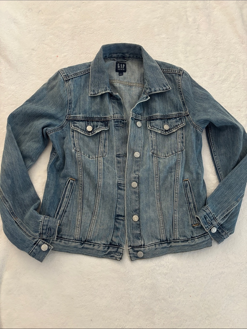 GAP Women's Medium Wash Blue Denim Trucker Jacket